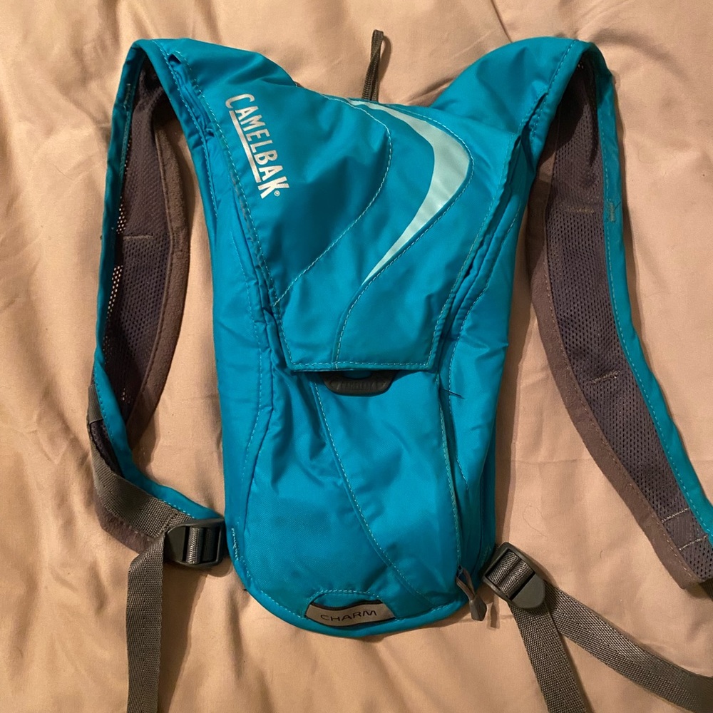 Teal Camelbak Charm with 1.5L Bladder